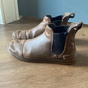 Leather Teva Chelsea boots